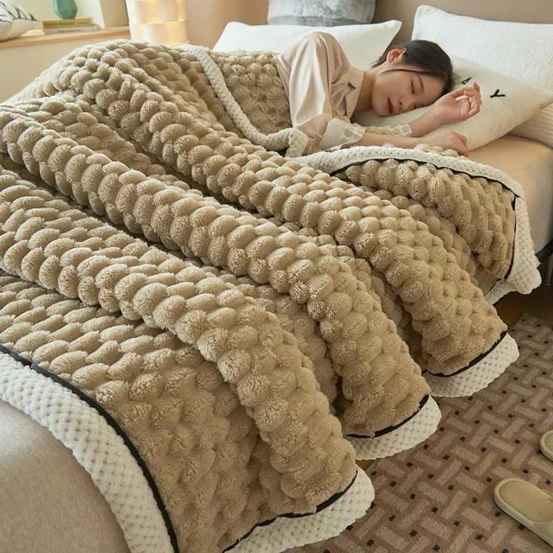 Felt turtle velvet autumn warm sleeping soft comfortable flannel blanket comfortable thick warm blanket Y241111