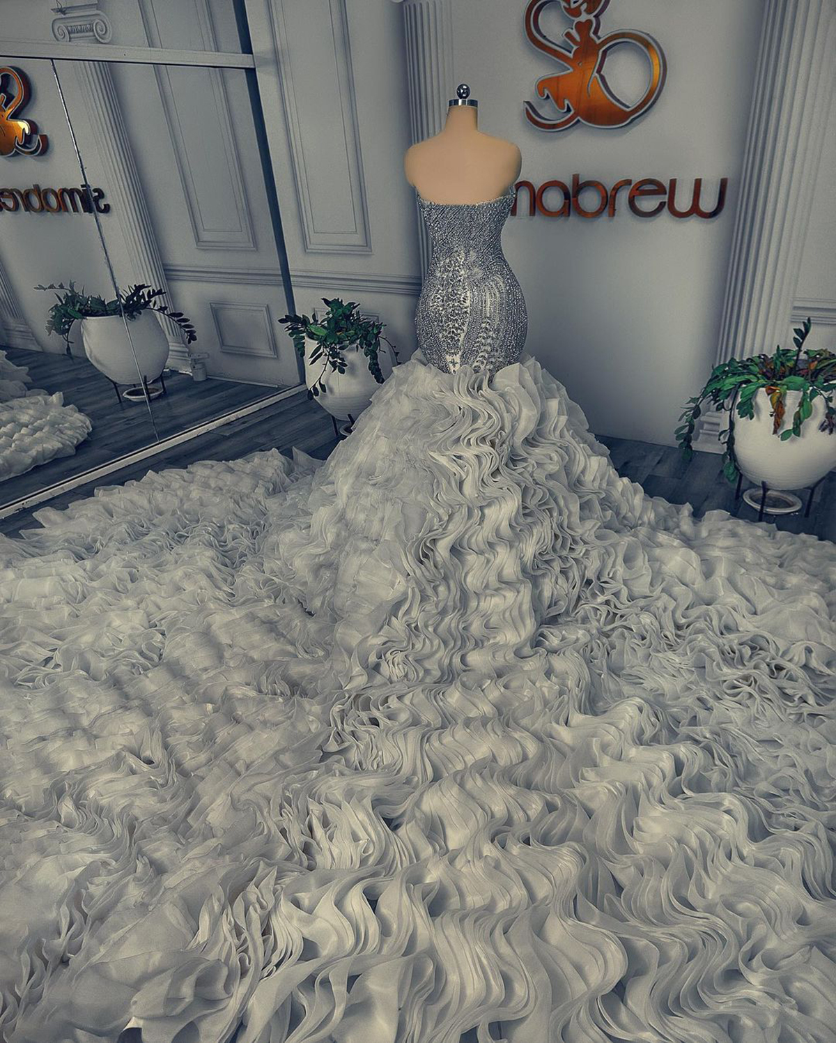 Crystal Mermaid urious Wedding Dresses Bridal Gowns Ruffle Tiered Custom Made Rhie Sleeveless Illusion Sweep Train Vestidos De Novia