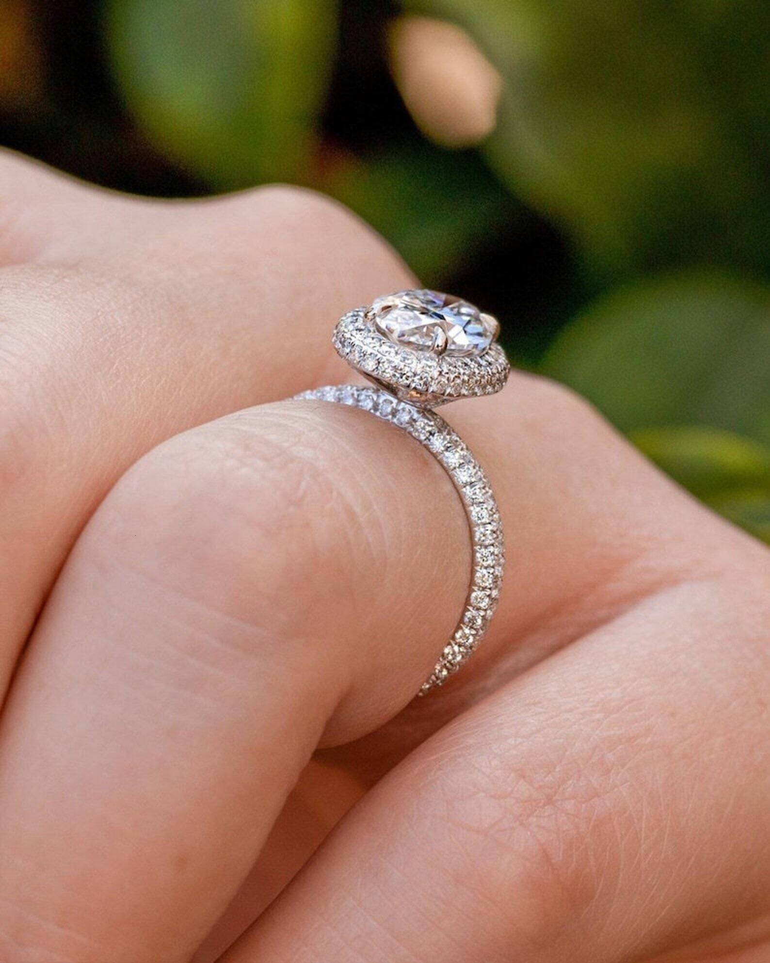 9x7mm Oval Cut Moissanite Halo Engagement Ring Art Deco Style Sterg Sier Fine Jewelry for Wedding VVS Clarity gorgeous