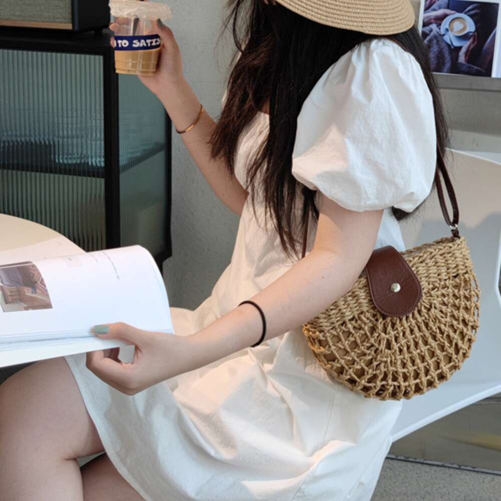 the new beach cutout straw is a stylish and simple texture everyday versatile crossbody shoulder bag