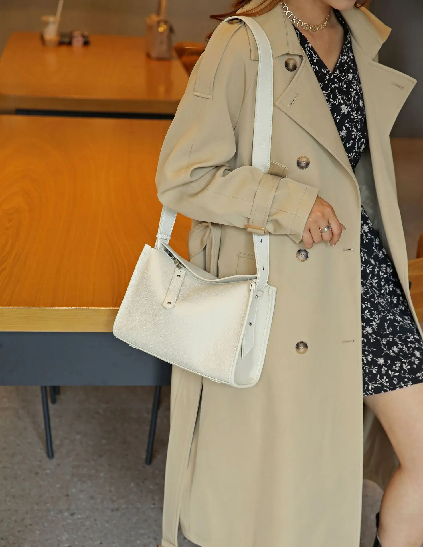 Head Layer Cow Leather Square Women's Trendy Fashion Single Shoulder Crossbody Bag Large Capacity Commuting Handbag Genuine Leather Bagvoyage