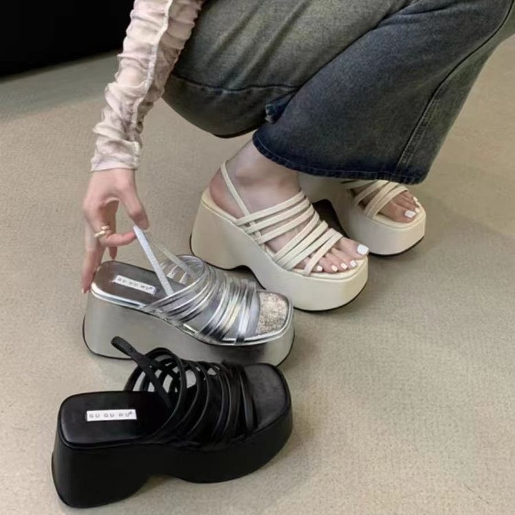 Women's New Thick Soled Fashionable Black Wedge Heel Roman Sandals.