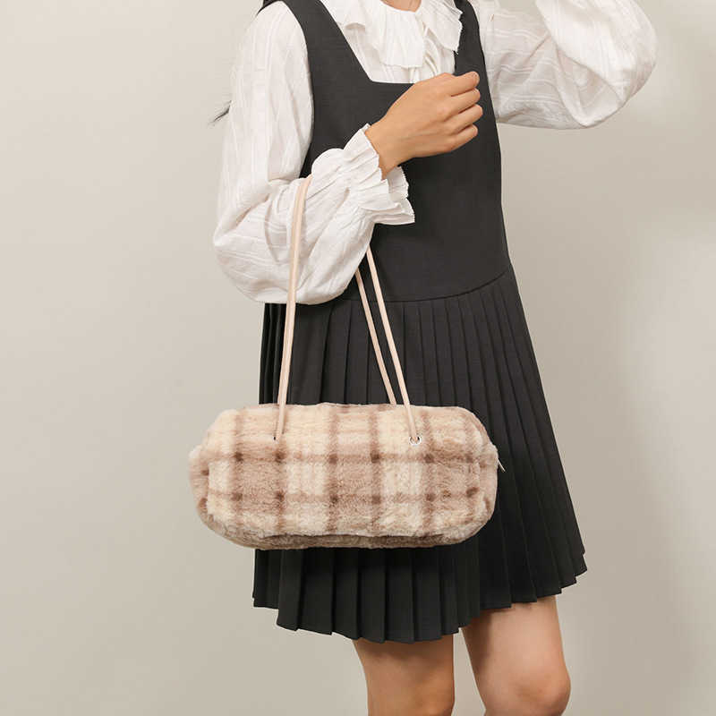 Small Woolen Plaid Shoulder Bags New Autumn and Winter Bags Korean Version Fashionable Armpit Plush Tote Bag Womens Handbag Purses 241111