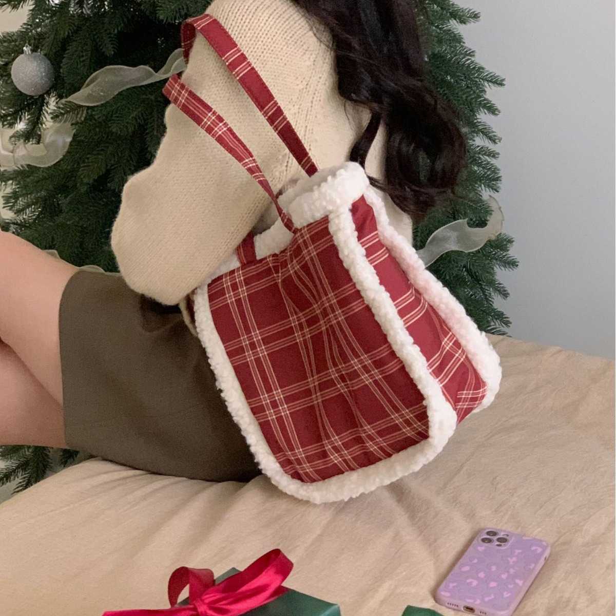 Autumn Winter Grid College English Style Cute Lamb Plush Large Capacity Student Shoulder Bag 241115