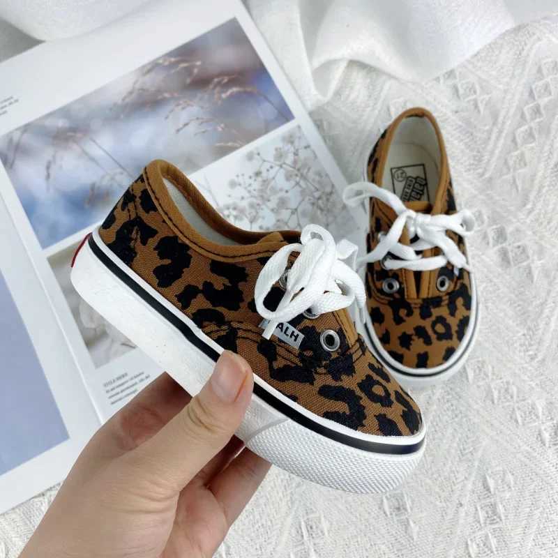 Spring/Summer New Childrens Lace Canvas Shoes for Boys and Girls Soft soled Casual Shoes X241111