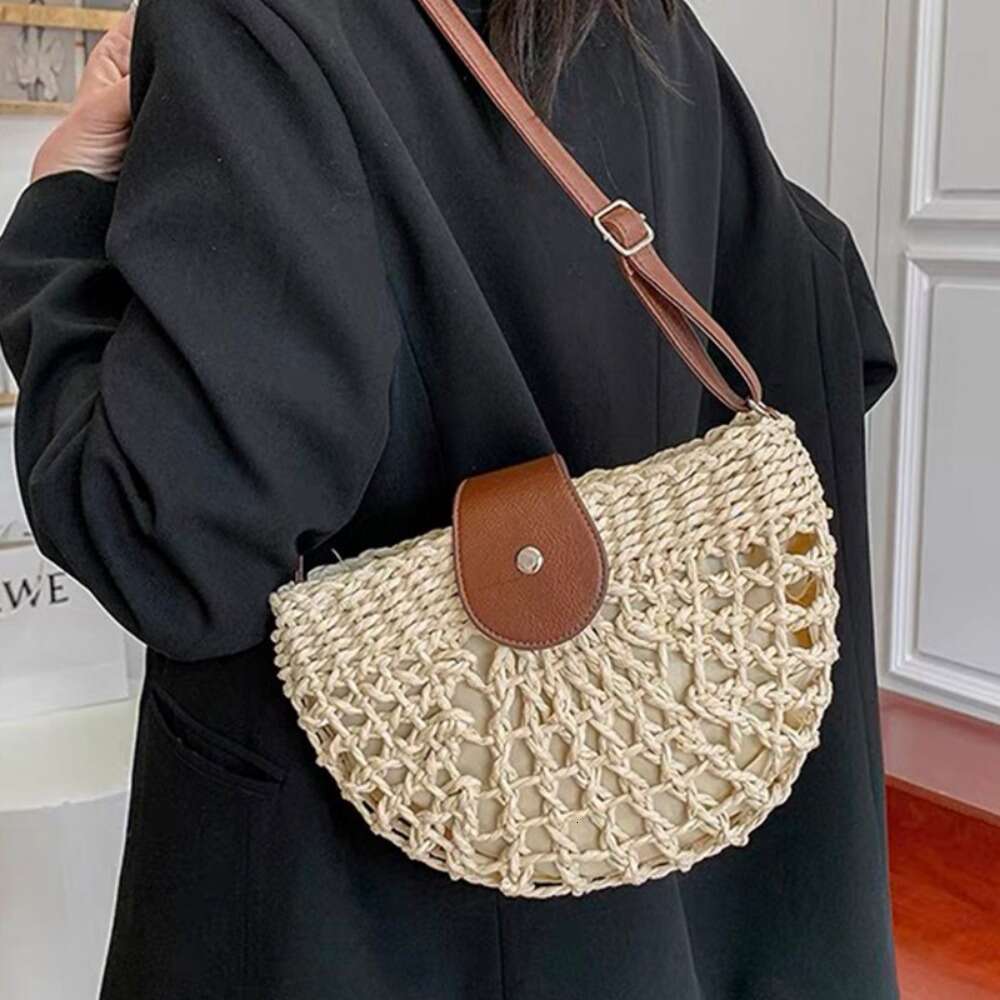 the new beach cutout straw is a stylish and simple texture everyday versatile crossbody shoulder bag