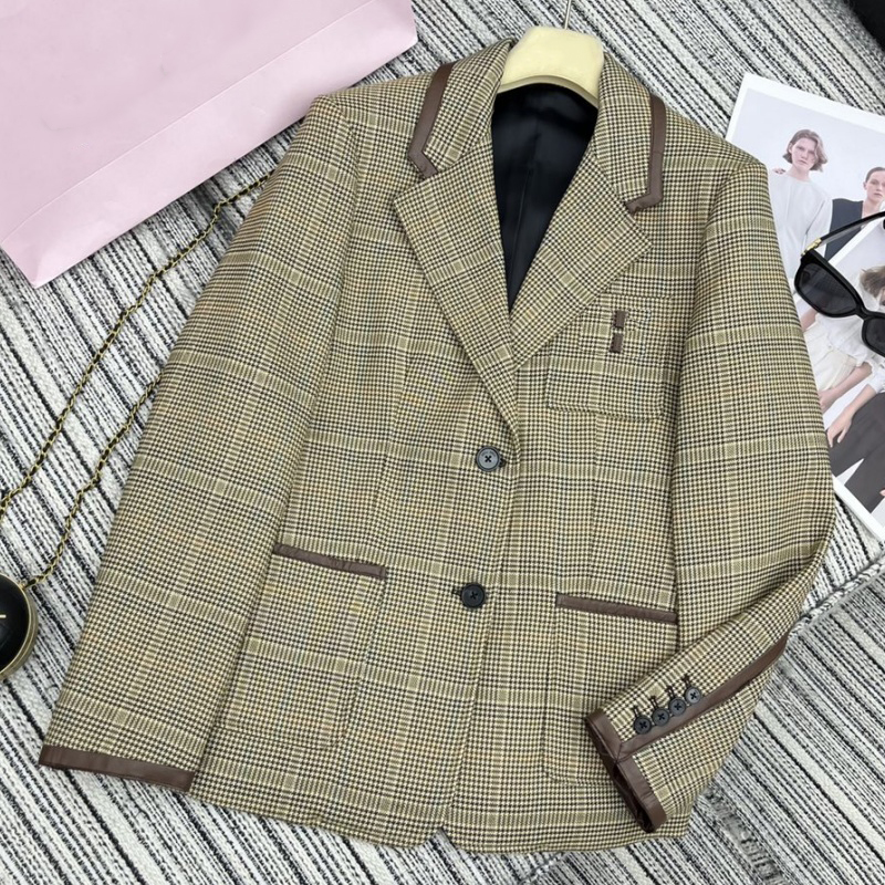 Houndstooth plaid lapel suit jacket with leather-trimmed edges leather letters.