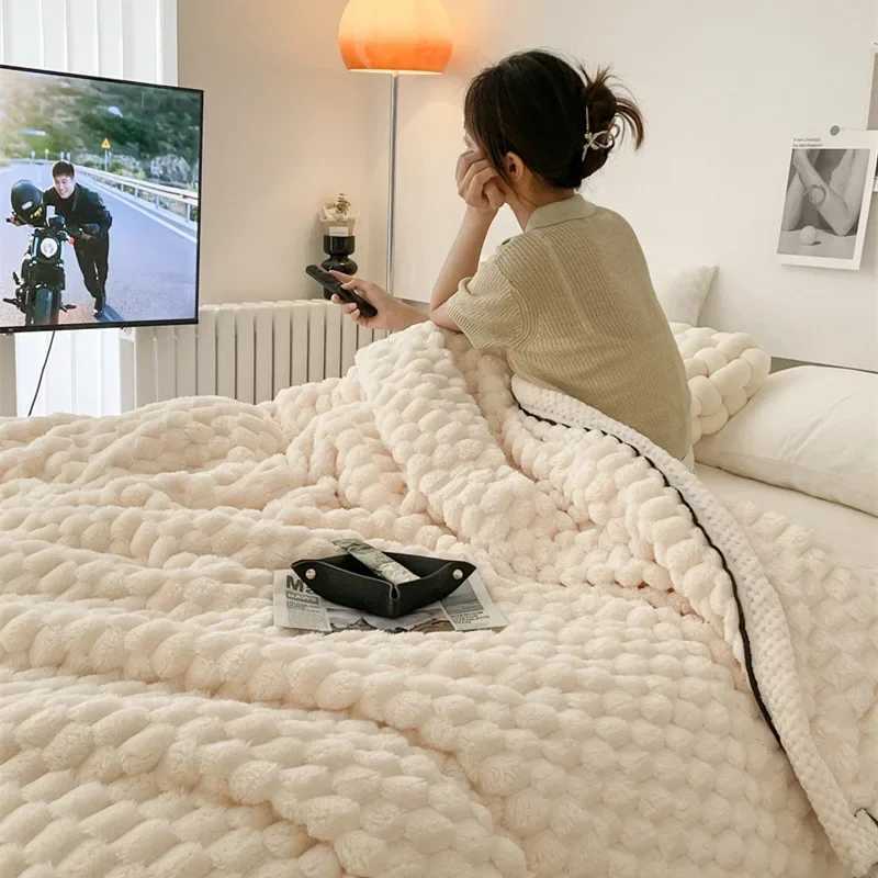 Felt turtle velvet autumn warm sleeping soft comfortable flannel blanket comfortable thick warm blanket Y241111