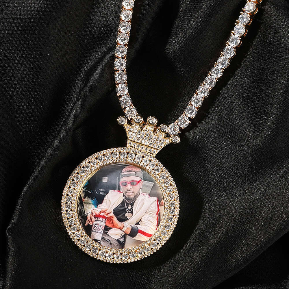 Top Quality Hip Hop New Crown Custom Photo Round Pendant White Gold Color Copper Bling Cubic Zirconia Personality Diy Picture Memorial Cz Stone Jewelr