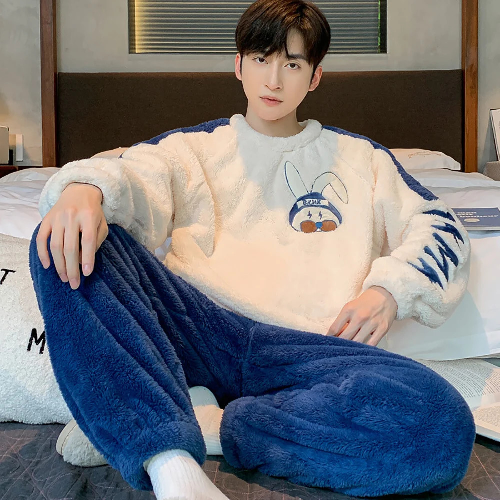 Fashion Cartoon Winter Men O Neck Sleepwear For Sleeping Thicken Plush Flannel Warm Pamas Set Comfortable Soft Pyjamas Homme 241111 B3