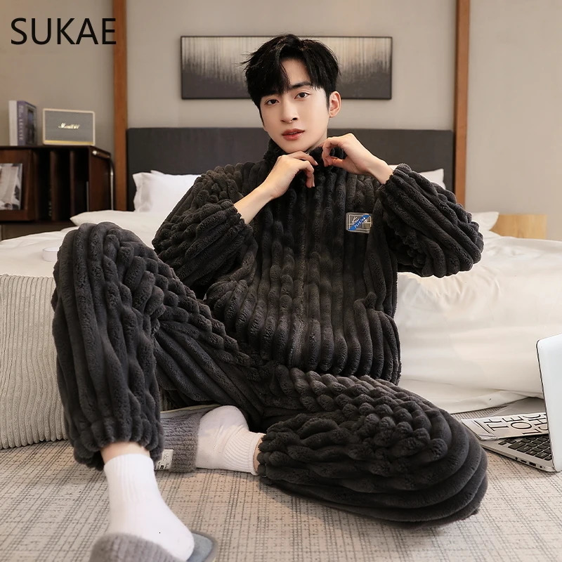 SUKAE L5XL Chubby Thermal Zipper Pijamas Boy Leisure Man Sporty Sleepwear Big Size Men Pajamas Winter Thick Velvet Coral Pajama 241111