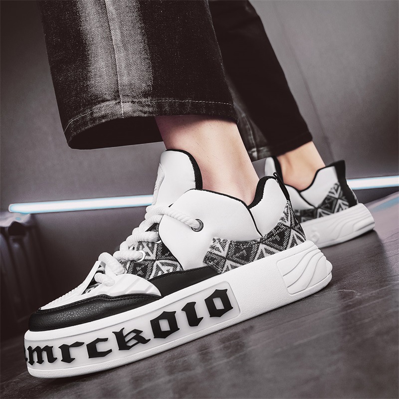 Autumn Breathable Non Slip Thick Soled Height Increasing Lightweight Sports Leisure Board Shoes.