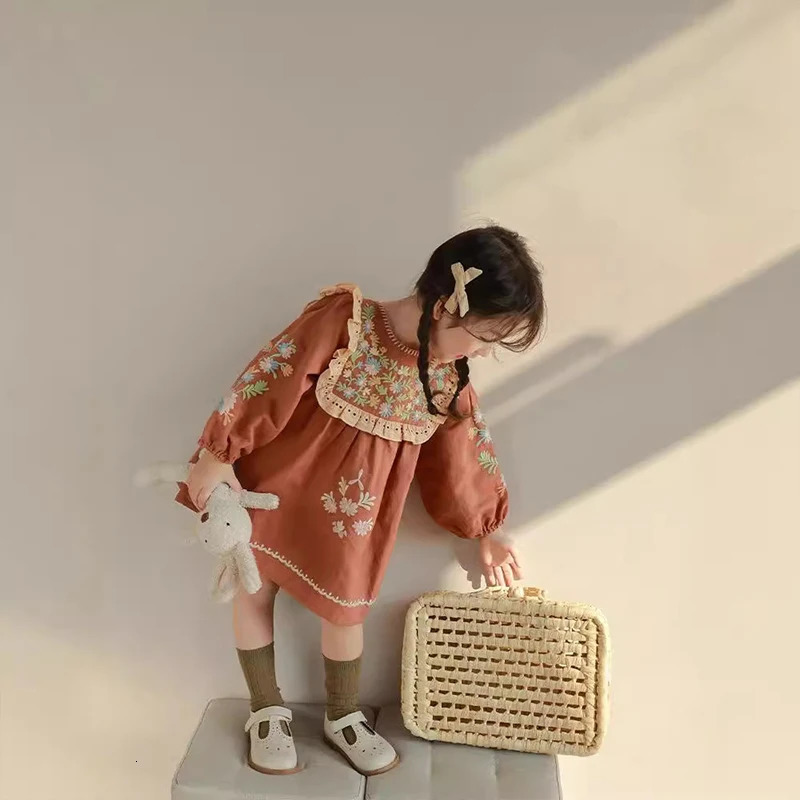 Spring Autumn Girls Dresses Kids Hollow Lace Embroidered Dress Children Vintage Clothing Toddler Girls Princess Dress for 1-7Y 241111