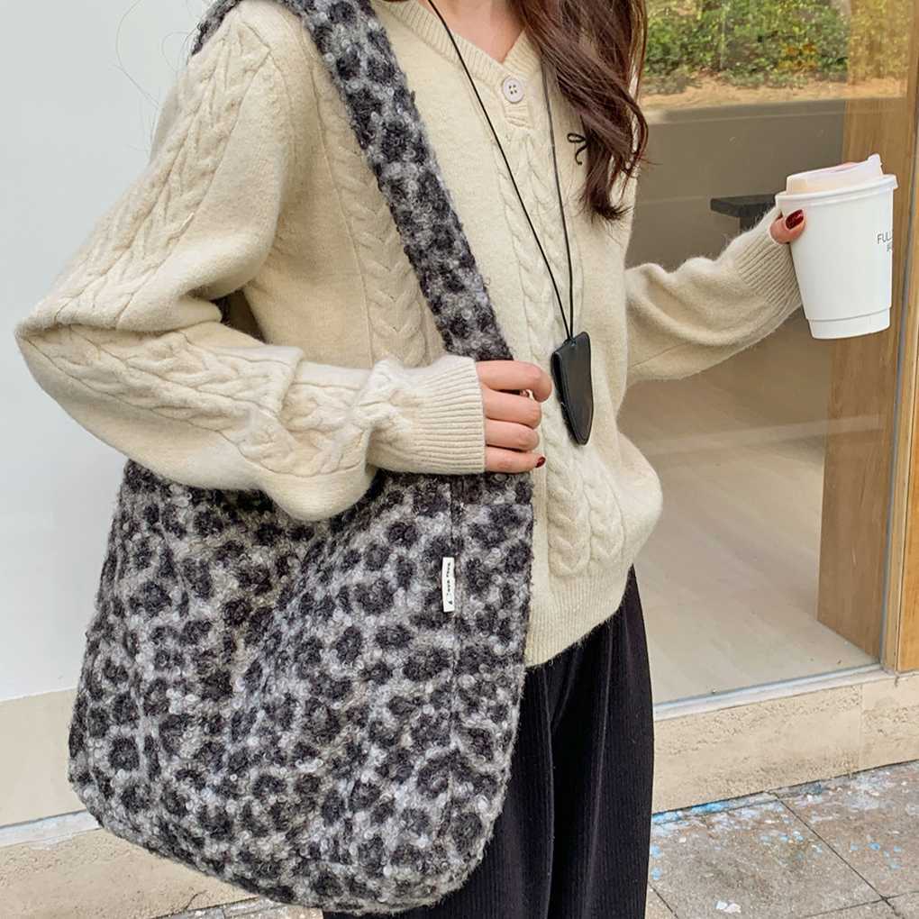 Double layered autumn winter Korean ins style imitation lamb plush bag, large capacity shoulder bag, leopard print tote bag 241115