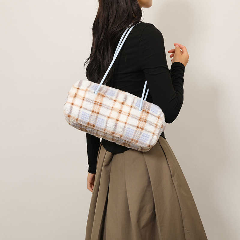 Small Woolen Plaid Shoulder Bags New Autumn and Winter Bags Korean Version Fashionable Armpit Plush Tote Bag Womens Handbag Purses 241111