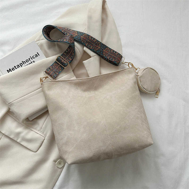 Large capacity fashionable commuting wide shoulder strap single shoulder bag women, autumn winter versatile tote bag 241115