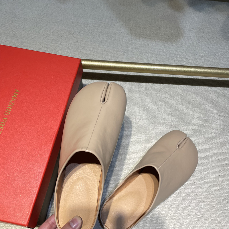 Novelty Split Toe Shoes Woman Ninja Tabi Slippers Leather Round Toe Slides Comfy Mules Femmes Clog Sandals Pettitoes Flipflops