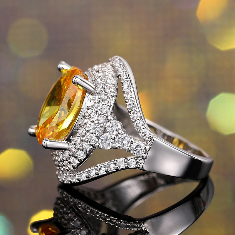 Solitaire Ring Designer Hollow Round Zircon Ring Women White Gold Crystal Ring Yellow Diamond Ring High-end Party Dress Jewelry