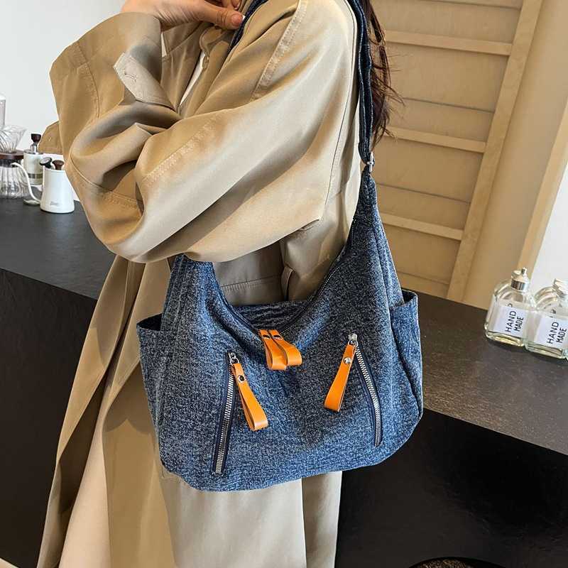 Fashionable denim dumpling bag western-style, autumn winter commuting crossbody bag, campus single shoulder tote bag 241115