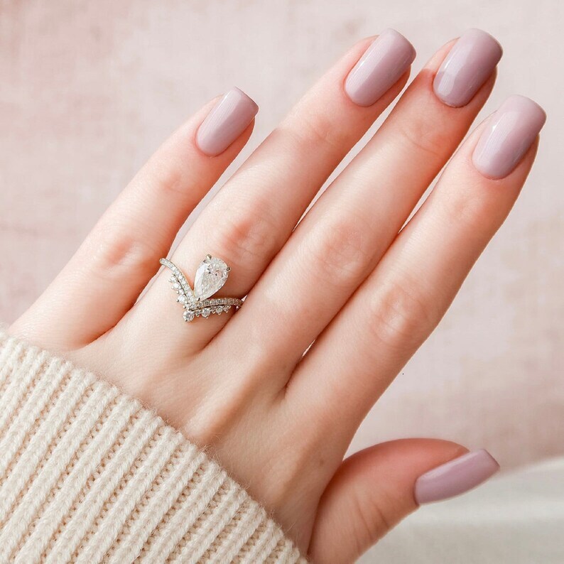 1.33 CT Colorless Pear Cut Moissanite Art Deco Ring in Platinum Fine Wedding Engagement Jewelry gorgeous