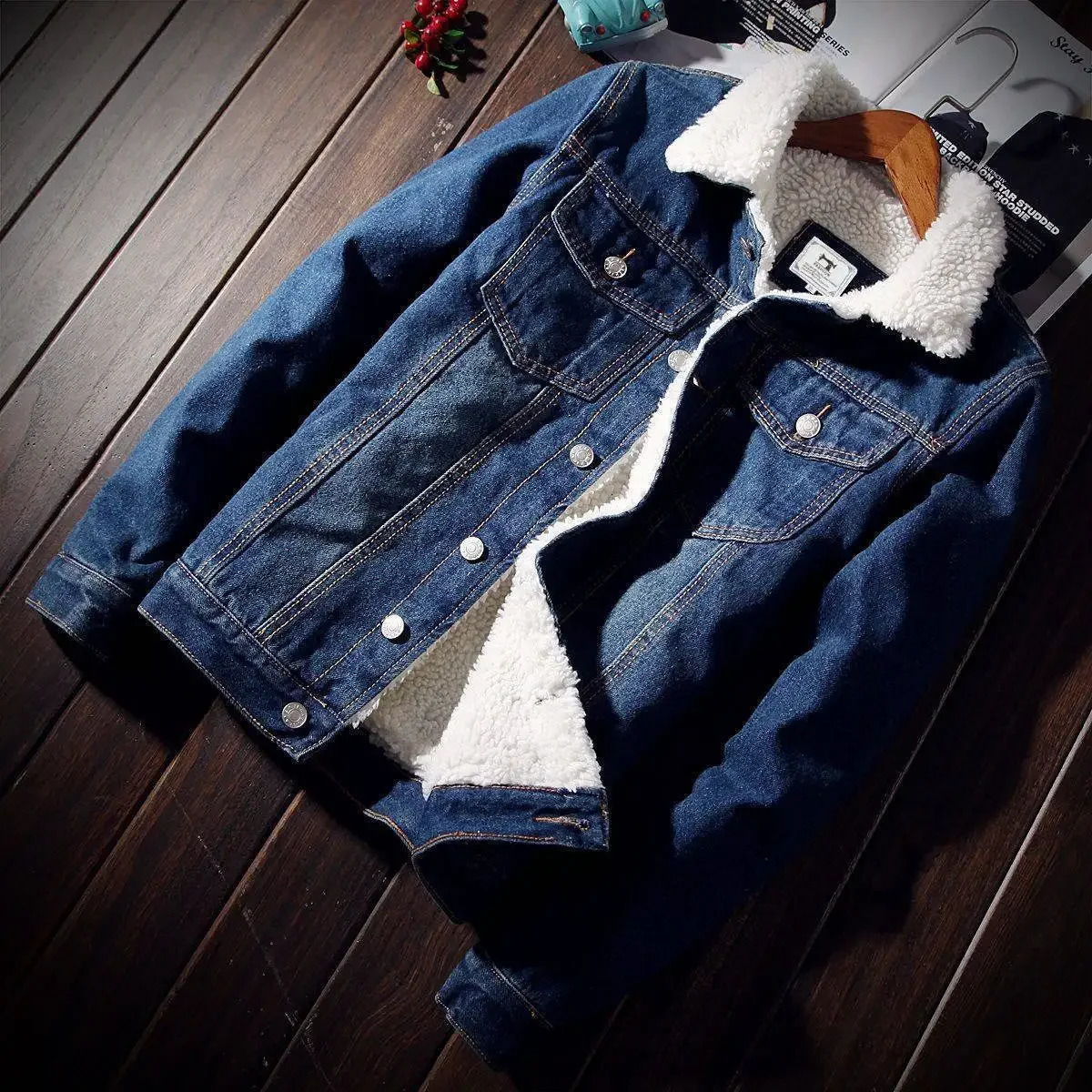 Winter wool lined denim jacket mens weight loss cotton jacket with thickened wool lining at the top for casual scenes 241108