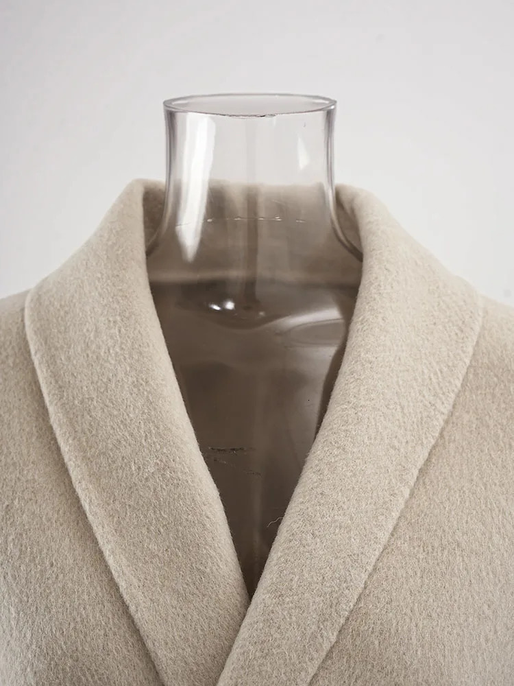 EOEN Fashion Womens Brown Wool With Notched Collar Loose Waist Belt Fury Long Short Sleeved Blended Coat Autumn/Winter 2025 Collection