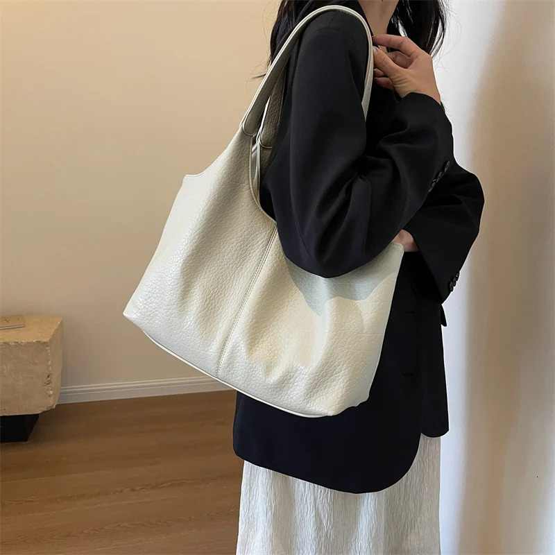 LEFTSIDE Fashion Retro Leather Tote Bags for Women Tend Female Simple Large Capacity Shoulder Bag Big Solid Color Handbags 240402