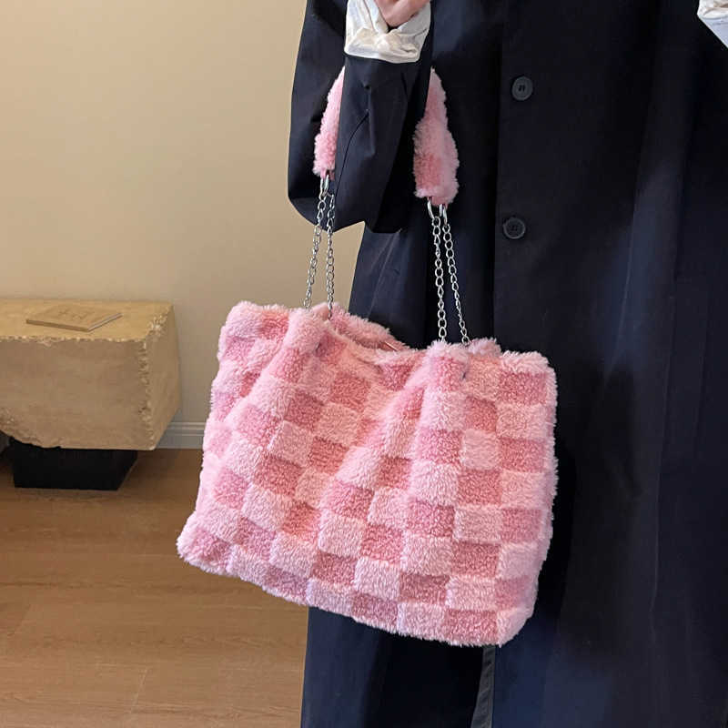 Large Capacity Plaid Fur Bag Lazy Style Shoulder Winter Bags New Casual Armpit Plush Hand Held Tote Bag Womens Handbags 241111