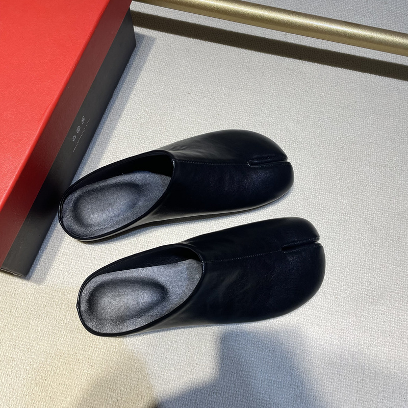 Novelty Split Toe Shoes Woman Ninja Tabi Slippers Leather Round Toe Slides Comfy Mules Femmes Clog Sandals Pettitoes Flipflops