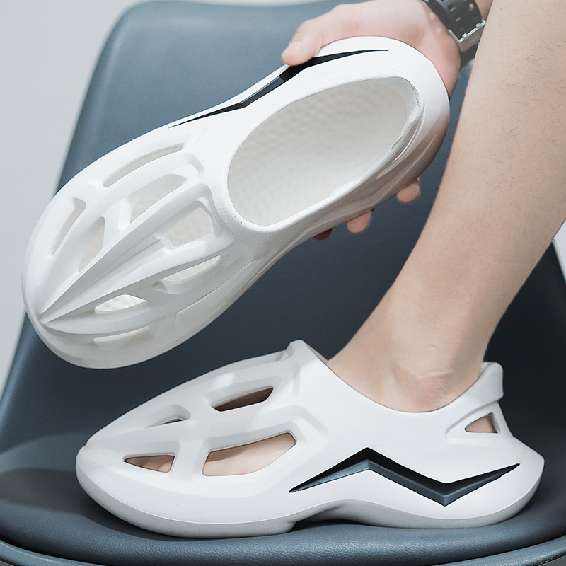 Fashion New Men Women Outdoor Beach Sandals Slippers Trend Breathable Soft Bottom EVA Clogs Sides Men Casual Garden Water Shoes