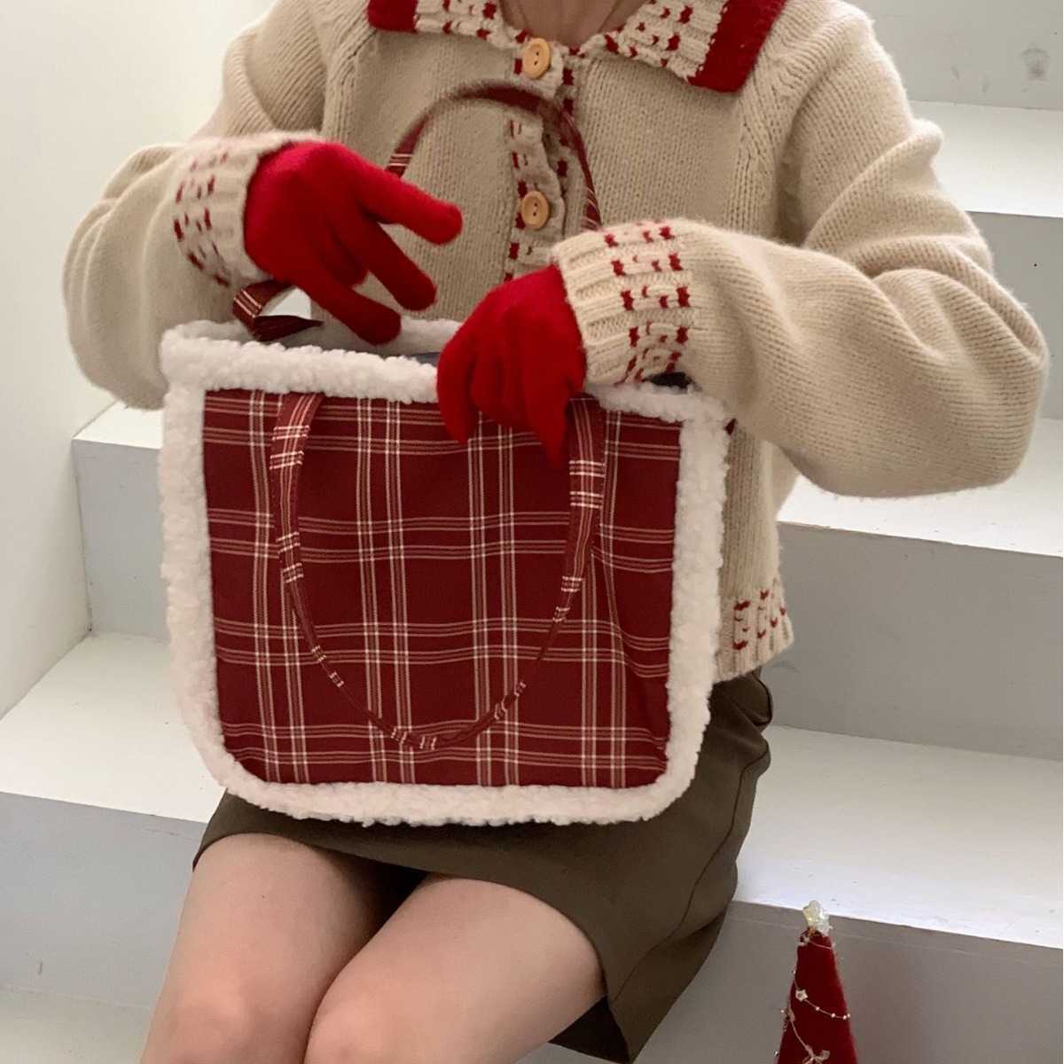 Autumn Winter Grid College English Style Cute Lamb Plush Large Capacity Student Shoulder Bag 241115