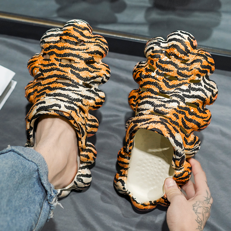 2023 New Tiger Paw Style Men Sandals Beach Slippers Clogs Outdoor Mens Casual Shoes Garden Shoes Mens Beach Sandals Slippers