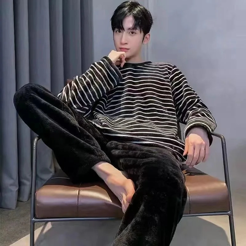 Coral Fleece Sleepwear for Man Thickening Round Neck Long Sleeve 2 Piece Outfit Set Fashion Printing 241111