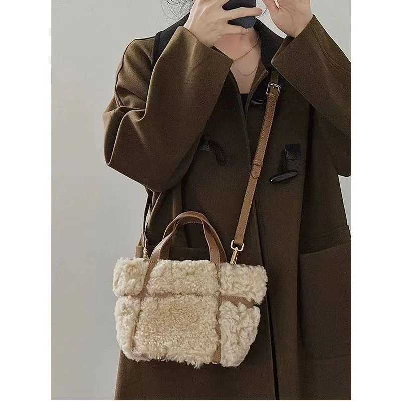 Handheld fur bag autumn winter lamb wings French niche versatile commuting shoulder crossbody bag 241115