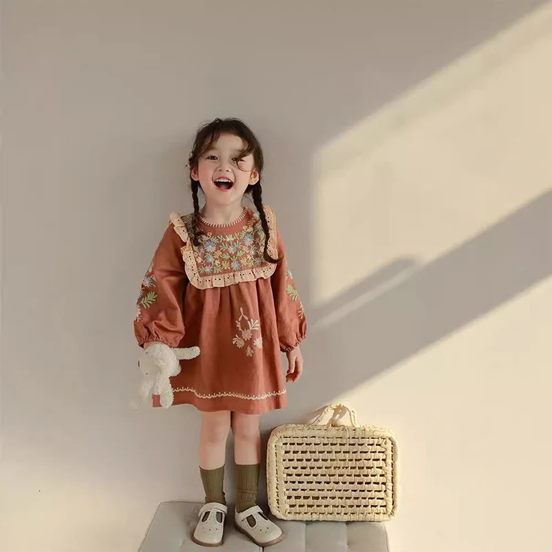 Spring Autumn Girls Dresses Kids Hollow Lace Embroidered Dress Children Vintage Clothing Toddler Girls Princess Dress for 1-7Y 241111