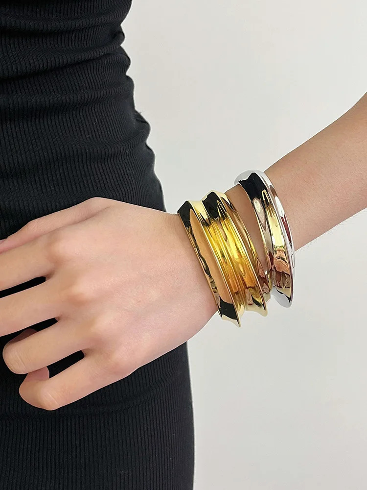 HUANZHI double-layer wave smooth short and chubby metal bracelet open bracelet suitable for women and women 241108