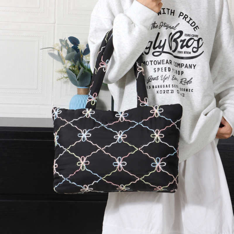 Quilted Cotton Padded Large Shoulder Bag Simple Embroidery Handheld Tote Bag Classic Versatile Clothing Commuting Handbags 241111