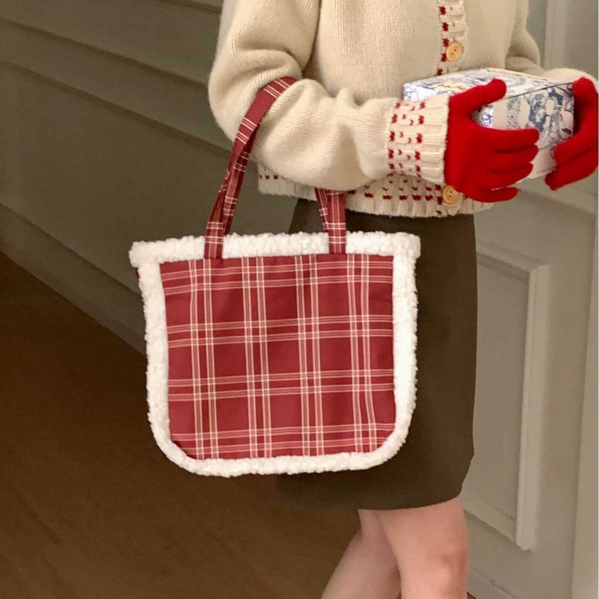 Autumn Winter Grid College English Style Cute Lamb Plush Large Capacity Student Shoulder Bag 241115