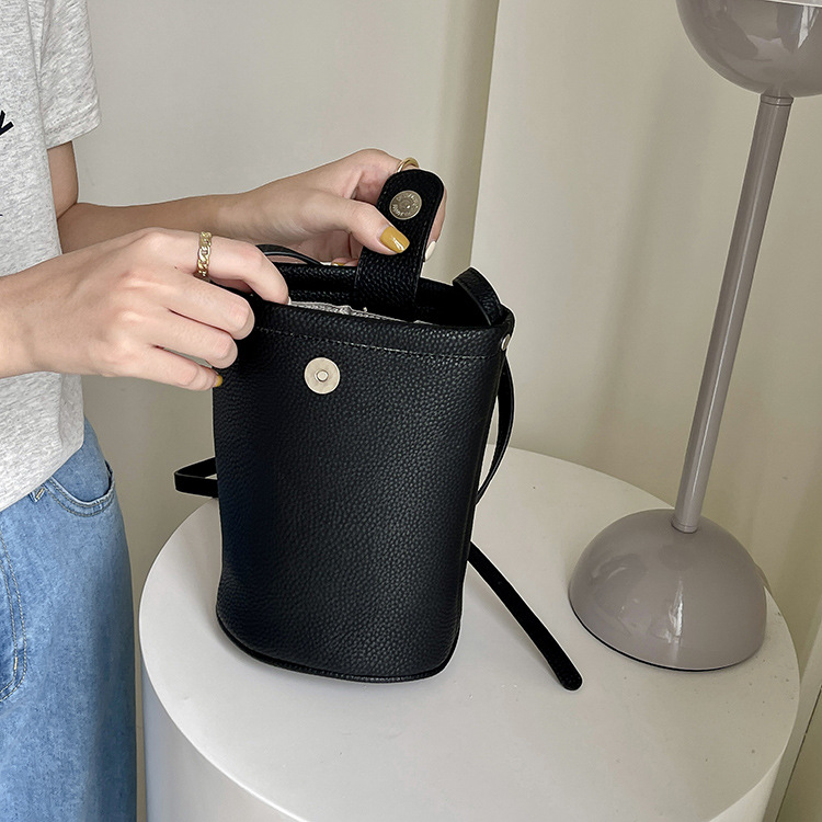 2025 Designer new 2024 3 Bag bucket exquisite crossbody versatile and niche shoulder women's bag free shipping