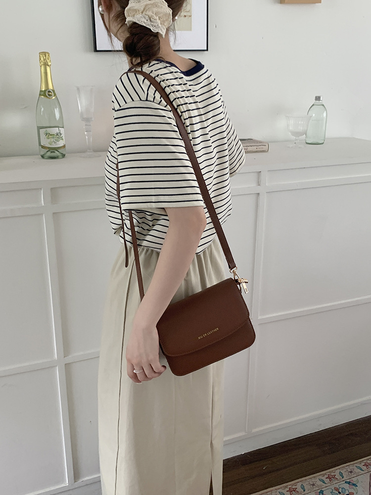 Ladies' high-end crossbody 2024 new women's versatile small square niche design commuting shoulder bag