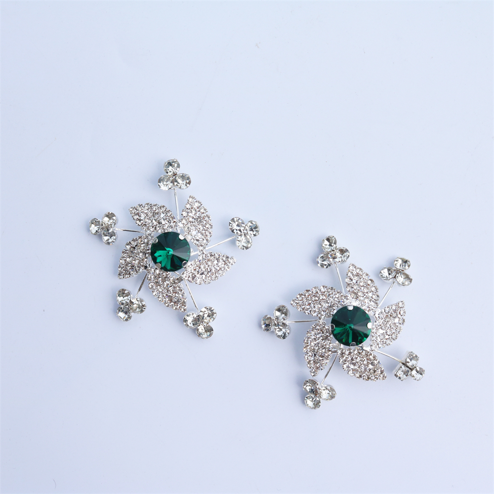 1 Pair Pinwheel Shape Chest Stickers Rhinestone Bra Jewelry for Women Shiny Crystal Nipple Cover Jewelry No Piercing Lingerie