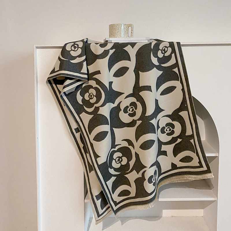 High quality fashion design,Women's autumn and winter outside with shawl warm fashion neck