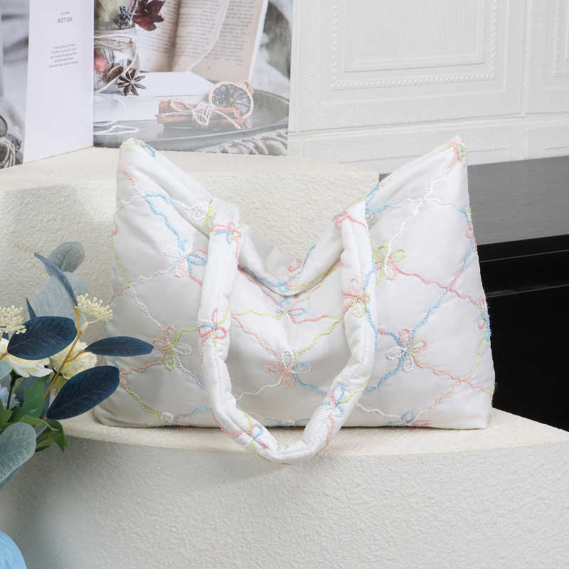 Quilted Cotton Padded Large Shoulder Bag Simple Embroidery Handheld Tote Bag Classic Versatile Clothing Commuting Handbags 241111