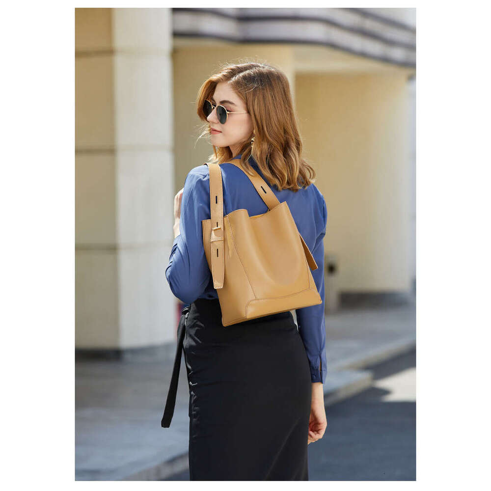 Leather Bucket Women New Simple Light Commuter Large Capacity Single Shoulder Messenger Tote Bag Street Dressing