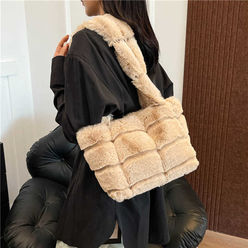 Autumn and winter women's plush large capacity bag, women's simple and niche solid color plaid shoulder bag, highend pink backpack