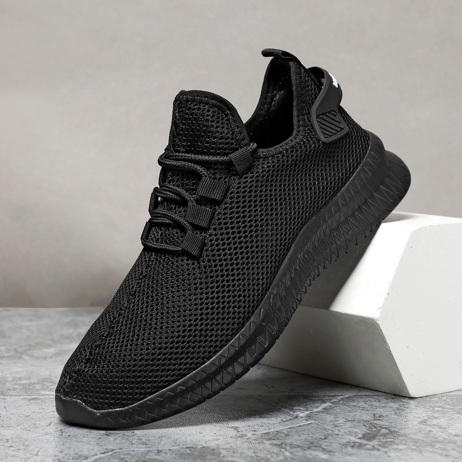 Men Shoes Breathable Mesh Running Shoes Slip On Walking Sneakers For Men Tennis Sports Shoes 365