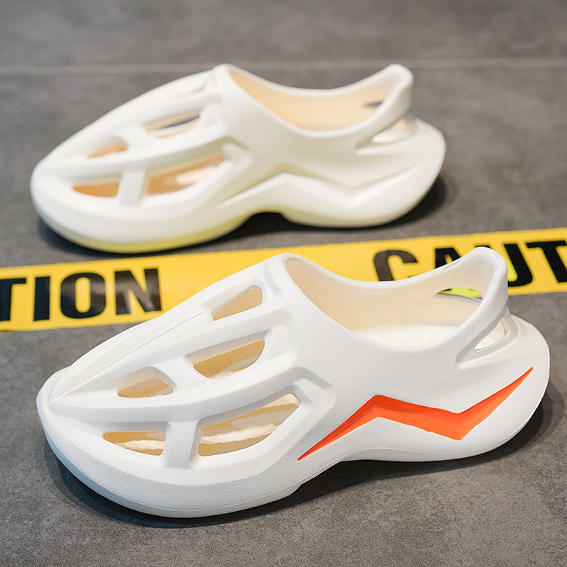 Fashion New Men Women Outdoor Beach Sandals Slippers Trend Breathable Soft Bottom EVA Clogs Sides Men Casual Garden Water Shoes