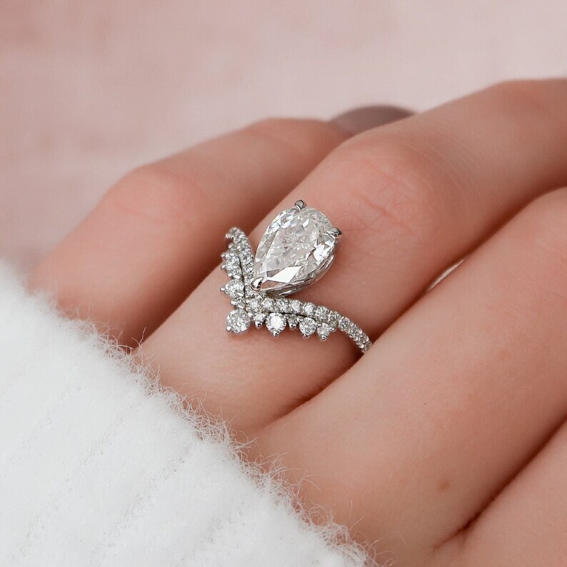 1.33 CT Colorless Pear Cut Moissanite Art Deco Ring in Platinum Fine Wedding Engagement Jewelry gorgeous