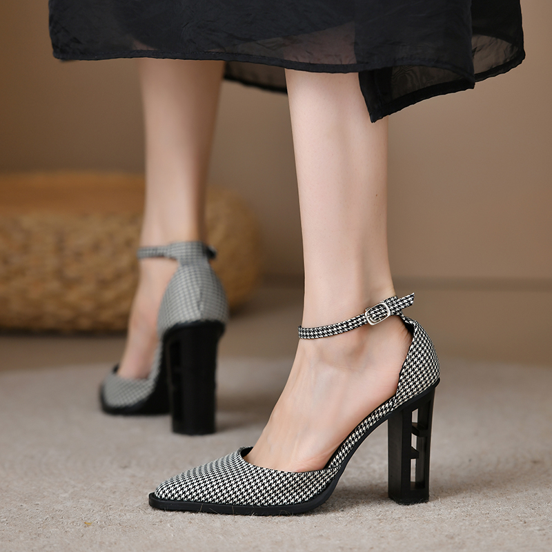 Pumps Women's Vintage Pointed Toe Chunky Heel Strange Style Lattice Hollow High Heels Party Leather Shoes Plus Size New 43 1267 s