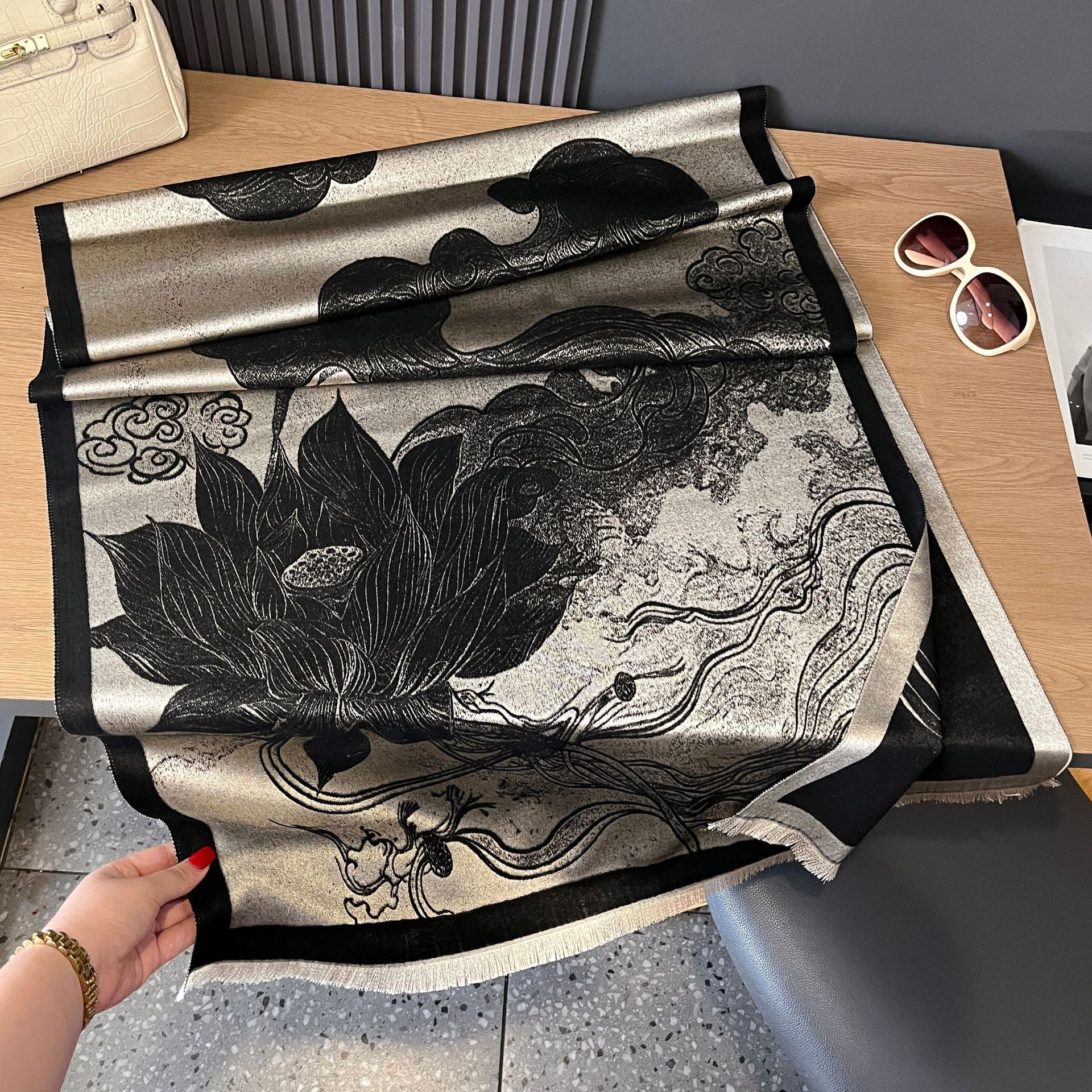 Women's autumn and winter Double sided Thickened Warm Neck Protection Shawl scarf